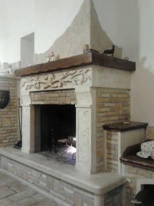 Fireplace of Lemons:cladding in listel Etrusca stone and beam in travertine.